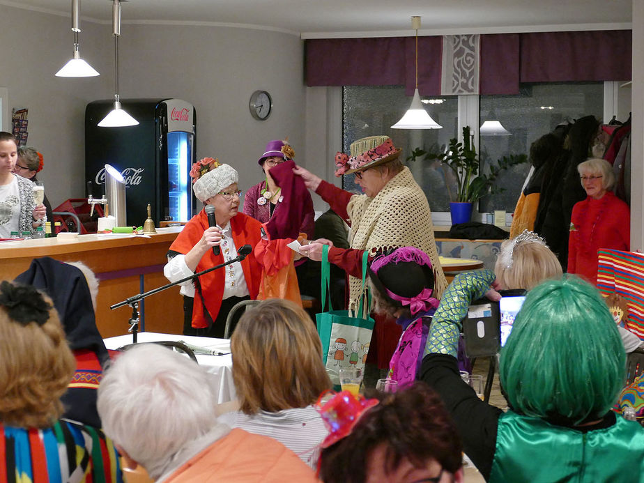 Frauenkarneval der kfd im Landhotel Weinrich (Foto: Karl-Franz Thiede)